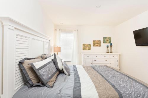 Bellavida House | 3Br 3Bath Townhome BBQ Pool 15min Disney 1291ft