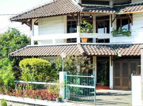 Sukajadi House | 3BR AC Rumah Liburan Pasteur Bandung