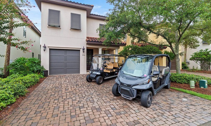 Villa Lago House | 3BR Beach Villa with 2- GOLF CARTS! Steps from Pool! Near Wharf. Beach Tram.