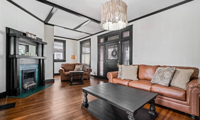East Midtown House | 3BR Beautiful Home in Midtown/Central Gardens