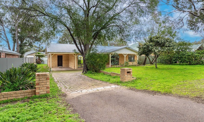 Dawesville House | 3BR Comfort Close to Nature & Beach