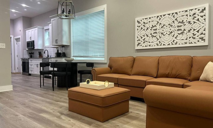Midtown Apartment | 3BR Cozy Haven Near Midtown