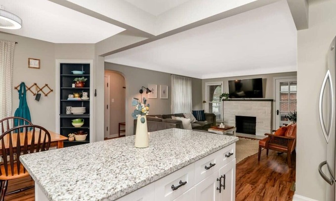 Independence House | 3BR Cozy Weekend at the Pleasant Brick House!