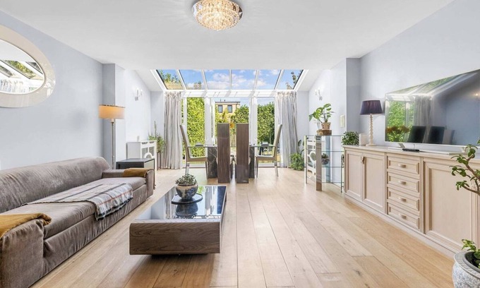 Greenhithe House | 3BR Family Escape | Garden & Parking by Bluewater