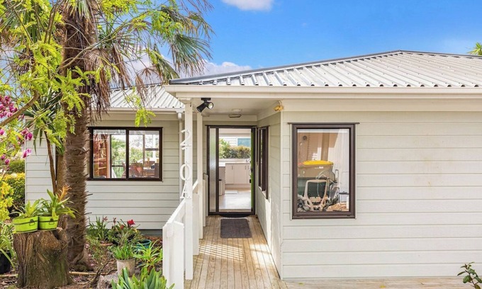 Massey House | 3BR Family Home with Patio in Massey