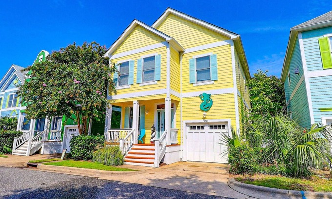 Bermuda Bay House | 3BR Family Townhouse w/Pool, Games & Dog-Friendly Patio