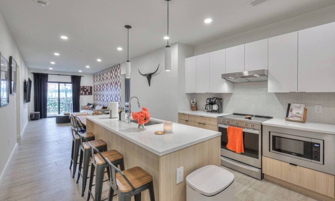 Sobro Condo | 3BR Lux Gem | Pool + 0.8mi to Broadway + Gulch