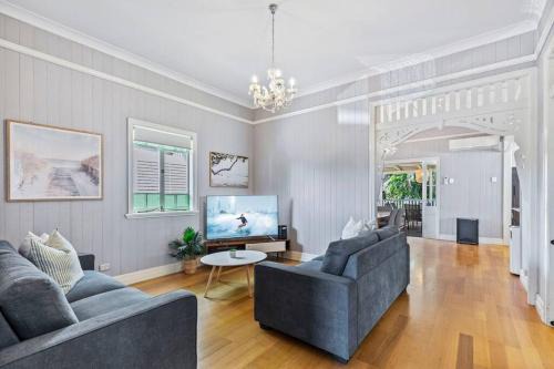 Camp Hill House | 3BR Retreat 7km to Brisbane CBD