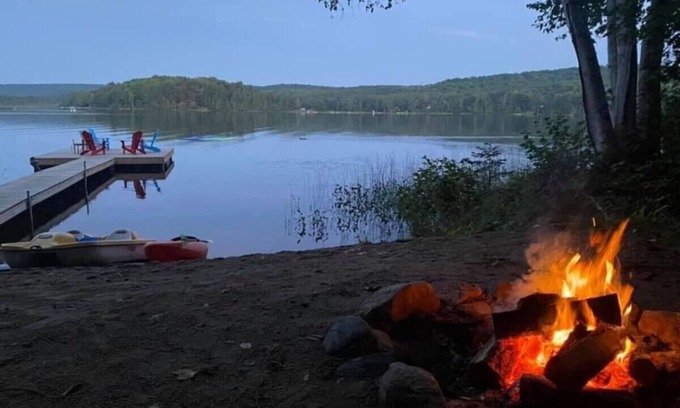 Dysart et al Cottage | 3BR Waterfront Cottage w/Woodstove and Hot Tub