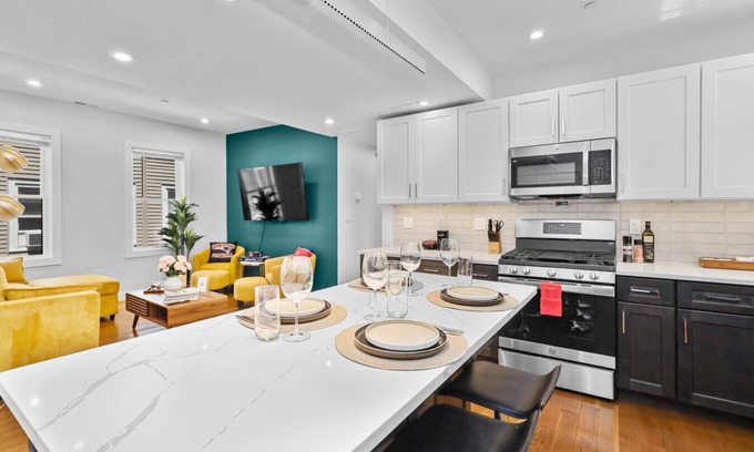 East Somerville Apartment | 3BR2Bth TD Garden/BOS/MIT/Harvard/3 Parking Spaces