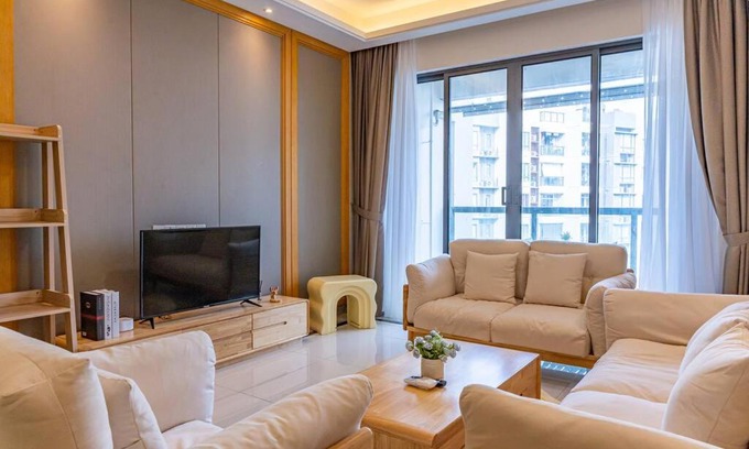 Central District Apartment | 3BRunit R&F Princess Garden View