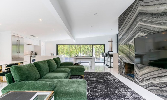 Hollywood Dell House | $3M Modern Hollywood New Construction Villa Oasis