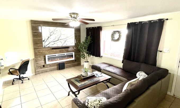 Biggs Field House | 3Mins.Fort Bliss/Airport-Pet Friendly-Amenities Overload