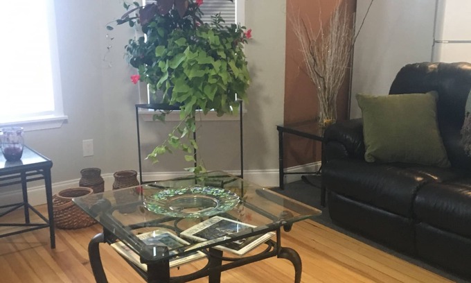 Winter Hill Apartment | 3RD Floor unit · Sun-Drenched, Quiet 3rd Floor,3 bedrooms