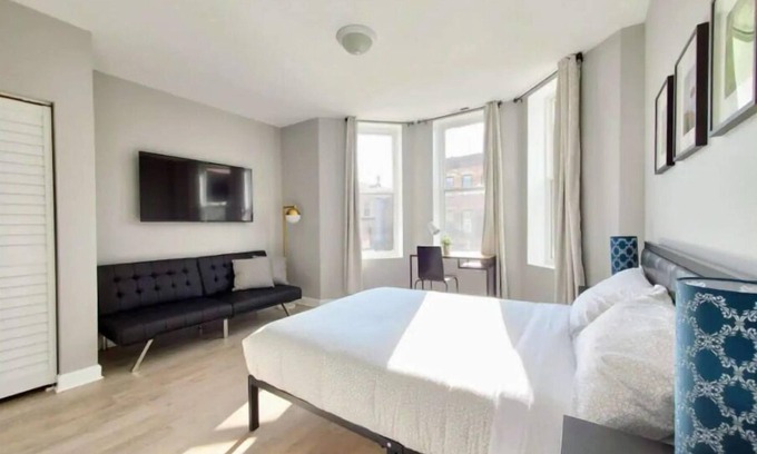 Armour Square House | 4 #2N - 4 Bedroom/4 Bath Condo - McCormick Place, Wintrust Arena, Chinatown