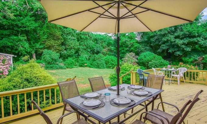 East Orleans House | 4-5 Min to Mill Pond or Nauset Beach!