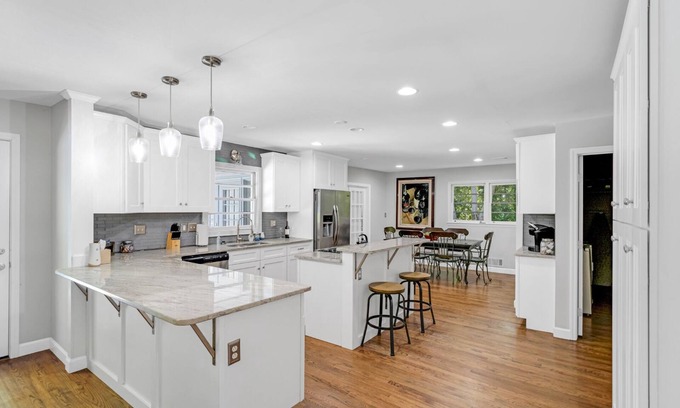 Athens House | 4 Bed 3 Ba Reno w/Saltwater Pool (Heated) n2 miles to Sanford Stadium/Downtown