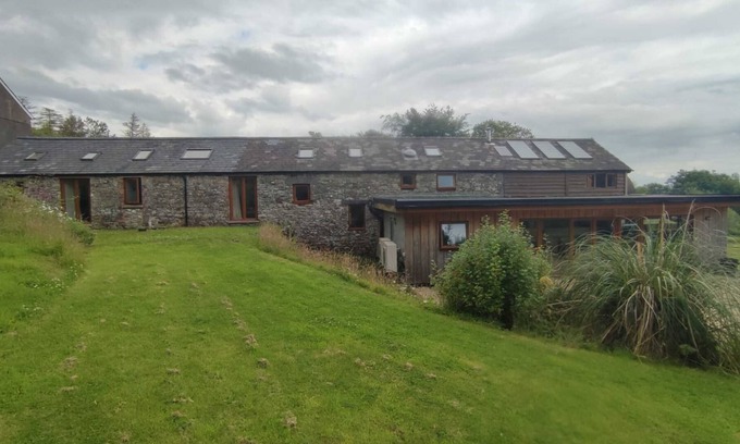 Golden Grove House | 4 bed barn, 2xSafari Tents, Pool-HotTub-Sauna 24px