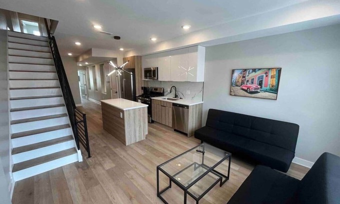 Graduate Hospital Apartment | 4 bed bi-level with roof deck. In the city.