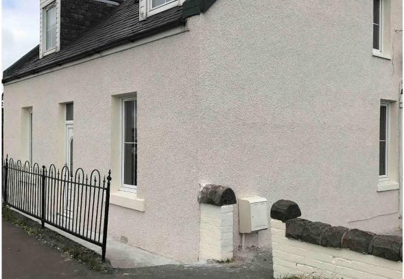 Newbridge House | 4 bed bungalow near Airport