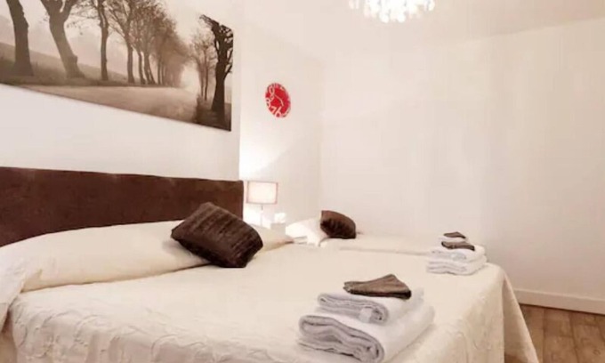 Graveney Apartment | 4 Bed Flat - Sleeps 14 - Parking - Game Room -Wifi