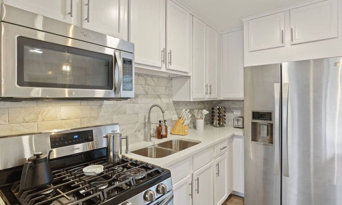 Romeoville House | 4 Bed RomeoRanch Hosted By Coast To Coast Housing