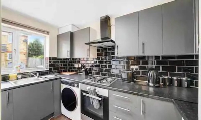 Greenwich Apartment | 4 bed Townhouse- Free parking
