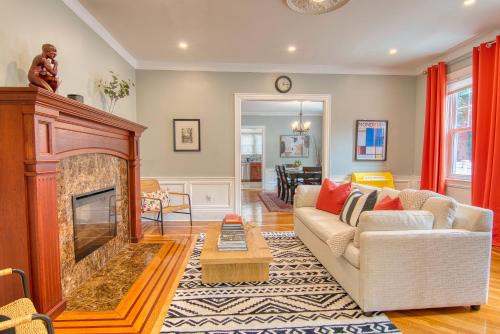 Prospect Lefferts Gardens House | 4 bedroom, 2 bath, King Beds, Outdoor Space, Grill, Parking, Near Prospect Park