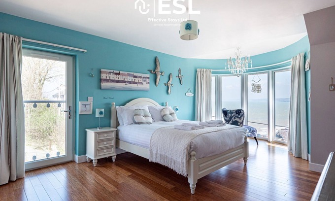 New Quay House | 4 Bedroom/4 Bathroom Home Overlooking New Quay Sea