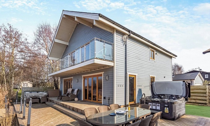 Pentney Cottage | 4 bedroom accommodation in Pentney Lakes