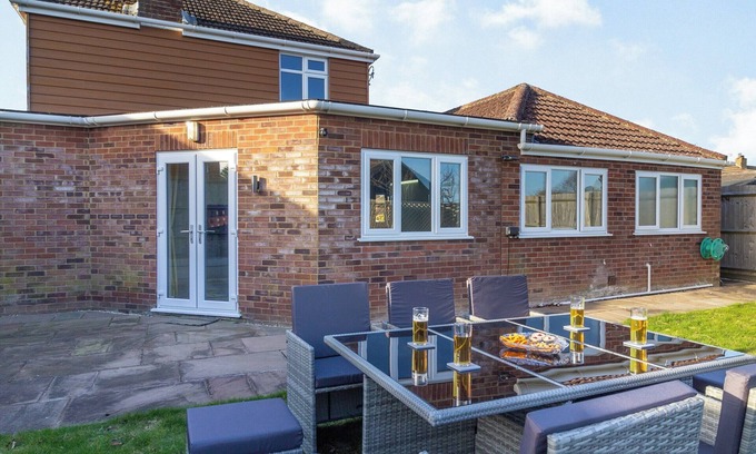 King's Lynn Cottage | 4 bedroom accommodation in Clenchwarton