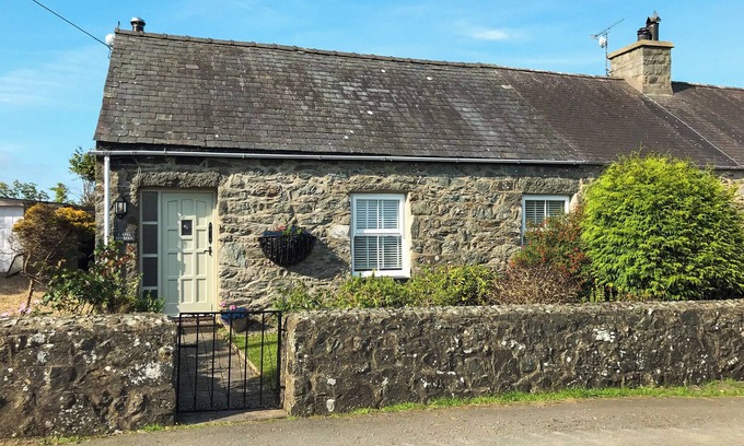Tudweiliog Cottage | 4 bedroom accommodation in Tudweiliog