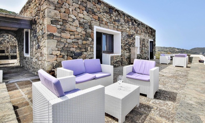 Kamma House | 4 bedroom accommodation in Pantelleria