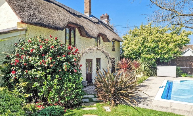 New Forest District Cottage | 4 bedroom accommodation in Lymington