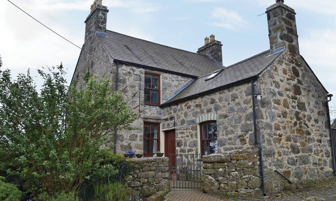 Llanbedrgoch Cottage | 4 bedroom accommodation in Llanbedrgoch, near Benllech