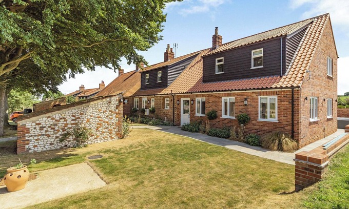 Thornham Cottage | 4 bedroom accommodation in Thornham