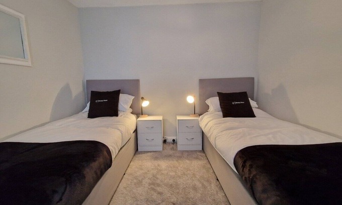 Dowlais House | 4 Bedroom accommodation Merthyr