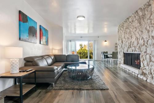 Sherman Oaks House | 4 bedroom and 3 bath home close to universal studio and Hollywood