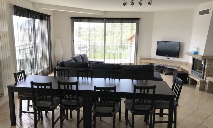 Egat Apartment | 4 Bedroom Apartment in a Quiet Area