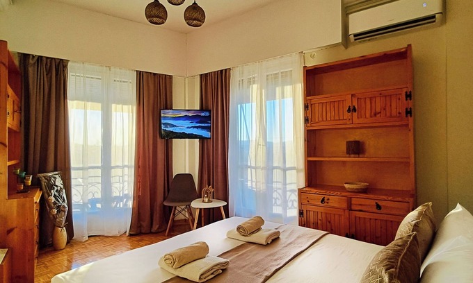 Omonia Apartment | 4-bedroom Athens Smart Stay - Base Rate - Extra Customisable
