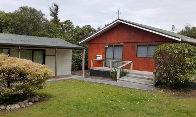 Kuratau House | 4 Bedroom Bach in Native Bush