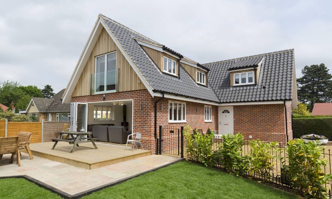 Hoveton Cottage | 4 Bedroom Brightside Cottage In Wroxham, Norfolk, Norfolk Broads England