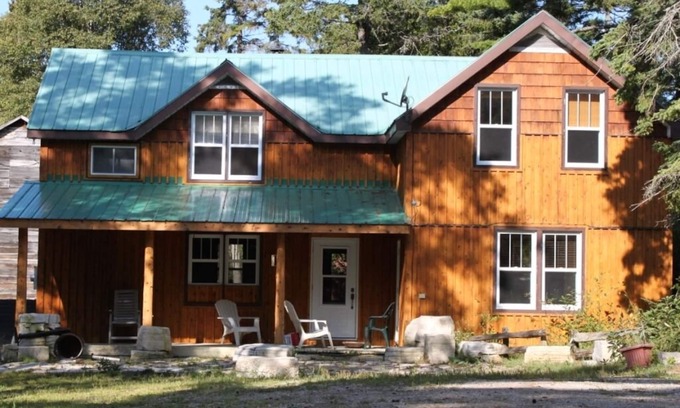 Manitoulin District Cottage | 4 Bedroom Cottage On Manitoulin Island- Next to the Longest Beach on the Island!