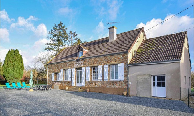 Lithaire House | 4 Bedroom Cozy Home In Montsenelle