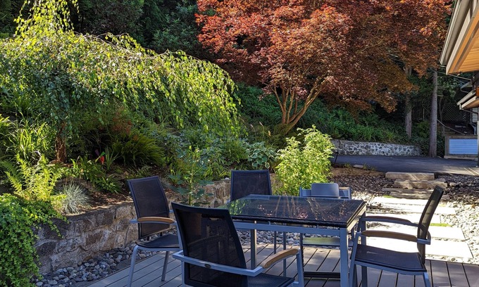 Caulfeild House | 4 Bedroom Family Home in Eagle Harbour