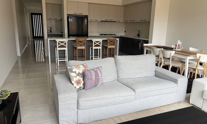 Tarneit House | 4-bedroom Family home/WFH vacation living in Tarneit, West Melbourne