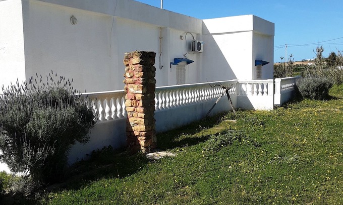 Taklisah Other | 4-bedroom farmhouse in enchanting Taklisah with AC