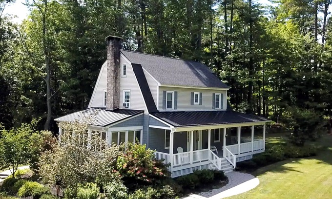 Ellenville House | 4 bedroom Farmhouse, hot tub, secluded, near hiking, wineries, Bethel Woods