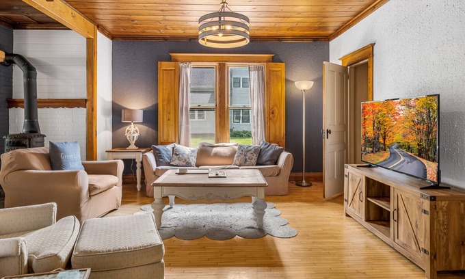 Green Lake House | 4 Bedroom Fordham House