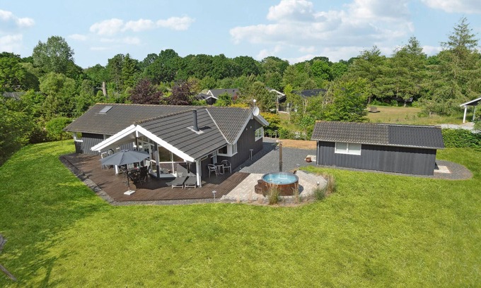 Fjellerup House | 4 bedroom gorgeous home in Glesborg